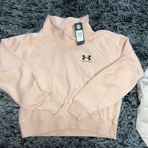 Under armour cropped sweatshirt!